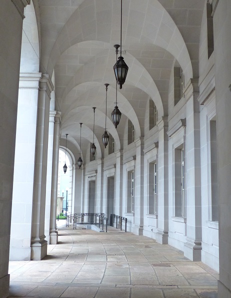Curved colonnade in the Federal Triangle